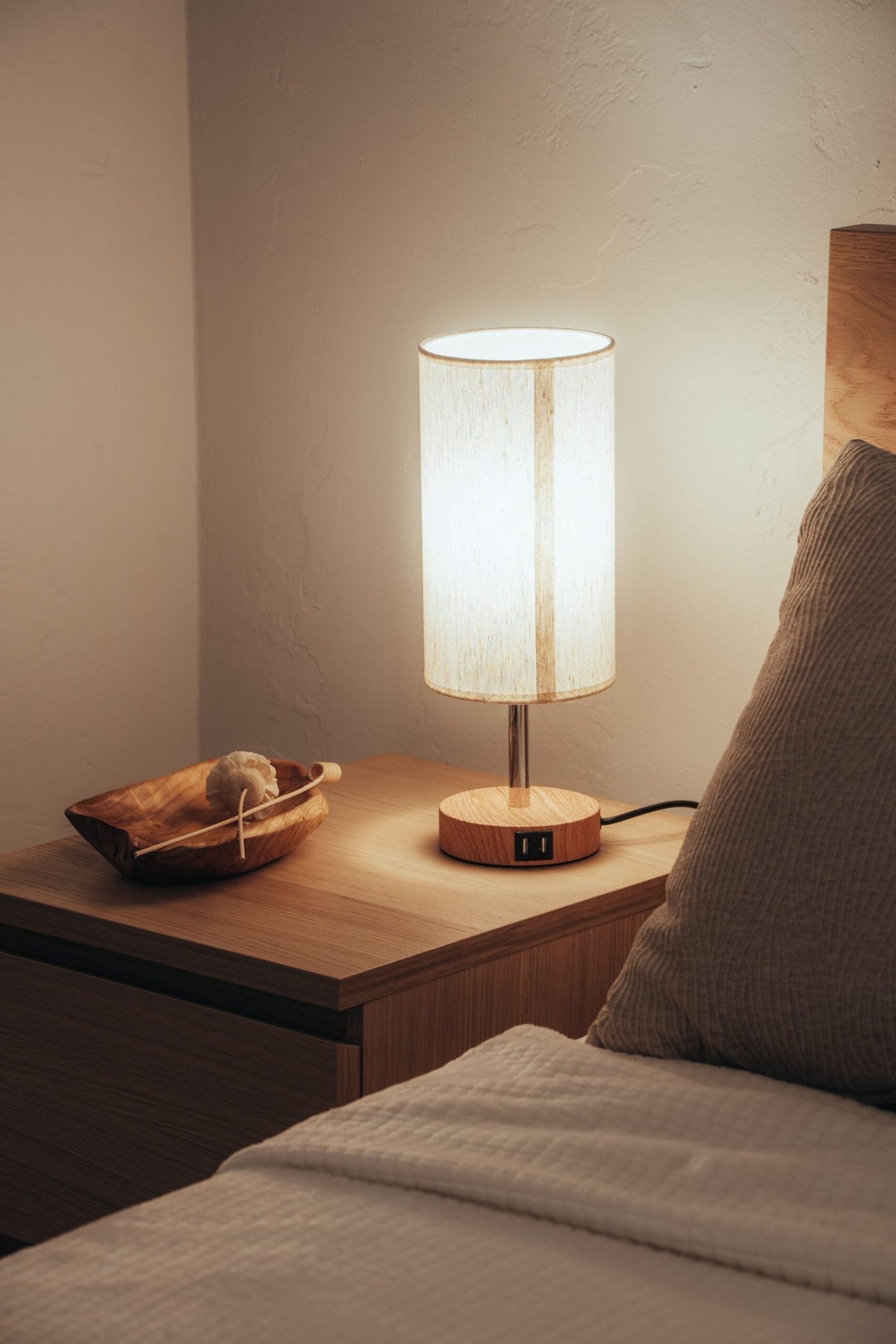 7 Best Bedside Lamps for Reading in Bed