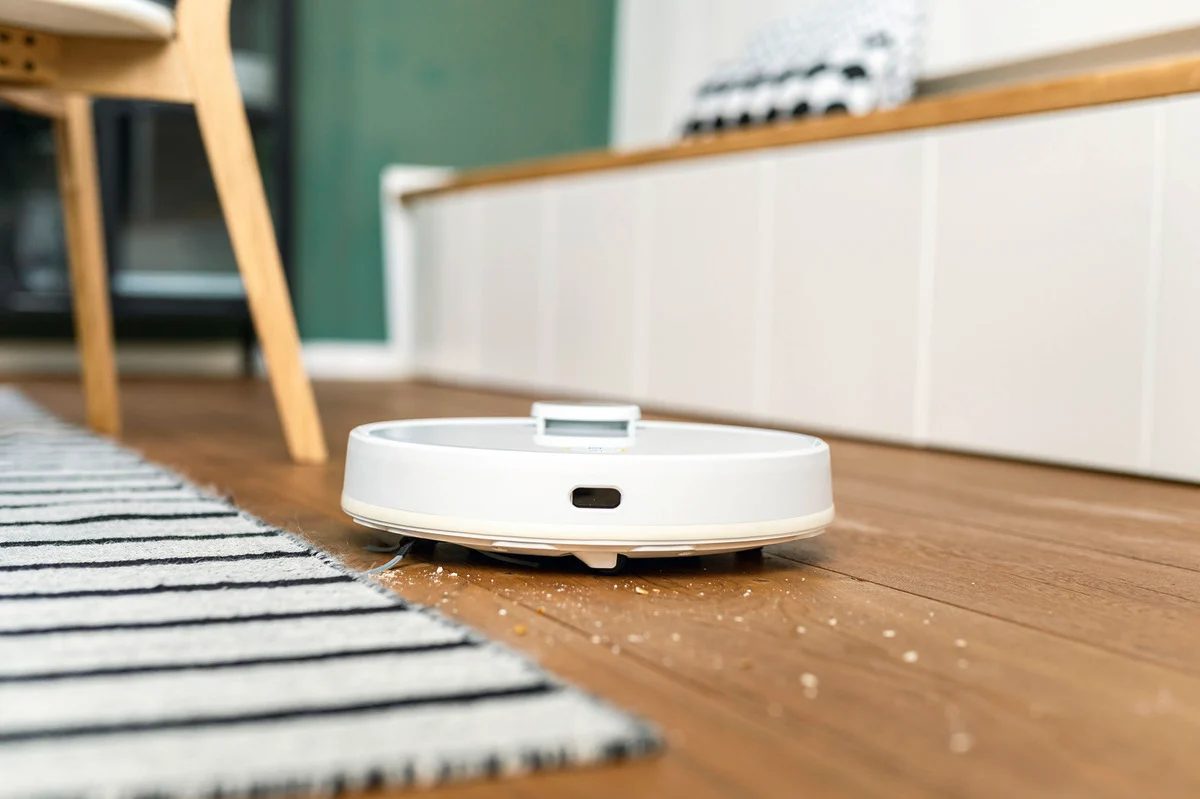 Robot Vacuum Buying Guide: Navigation, Suction, and Self-Emptying